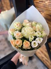 Букет цветов из:  Розы и Лизиантусы #REPLACE_PRED# Попутная