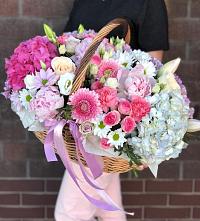 Цветочная композиция из Розы, Хризантемы, Пионы и Лизиантусы в корзине #REPLACE_PRED# Попутная