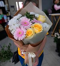 Букет цветов из:  Герберы, Розы и Хризантемы в Попутная