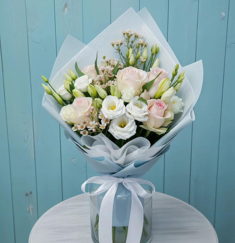 Букет цветов из: Розы и Лизиантусы в Попутная