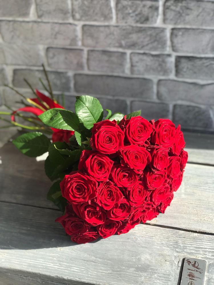 Букет Красные розы Фридом в Попутная