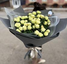 Букет Белые кустовые розы Солинеро в Попутная