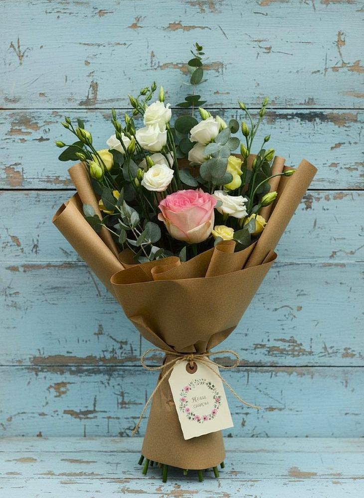 Букет цветов из: Розы и Лизиантусы в Попутная