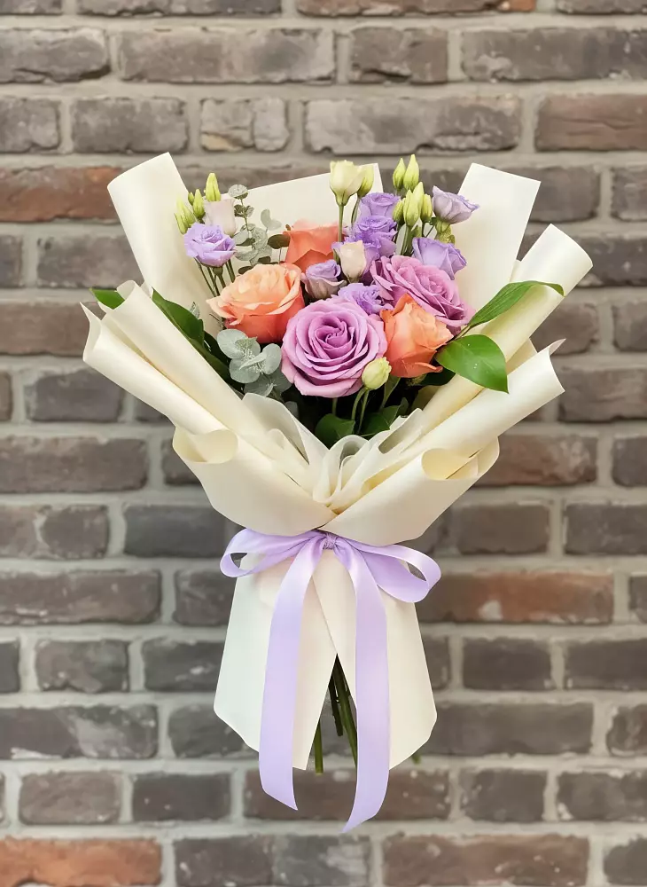 Букет цветов из: Лизиантусы и Розы в Попутная