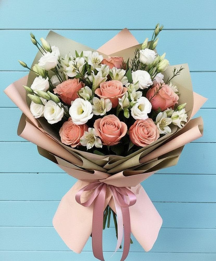 Букет цветов из: Розы, Альстромерии и Лизиантусы в Попутная