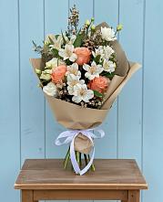 Букет цветов из:  Альстромерии, Лизиантусы, Розы и Хризантемы в Попутная