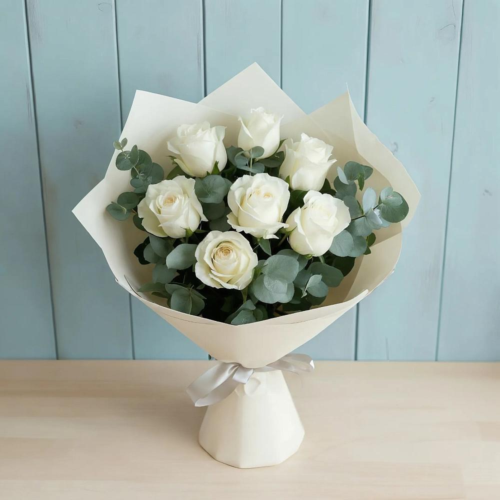 Букет Белые розы в Эвкалипте в Попутная