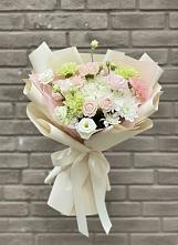 Букет цветов из:  Гвоздики, Розы, Лизиантусы и Хризантемы в Попутная