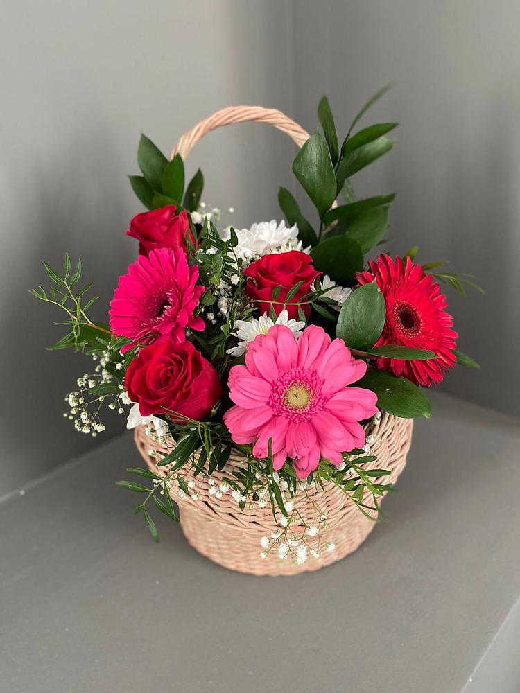 Цветочная композиция из Розы, Хризантемы и Герберы в корзине в Попутная