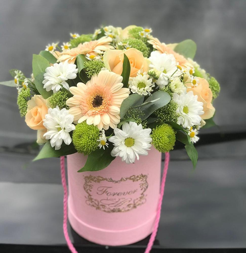 Цветочная композиция из Розы, Герберы и Хризантемы в шляпной коробке в Попутная