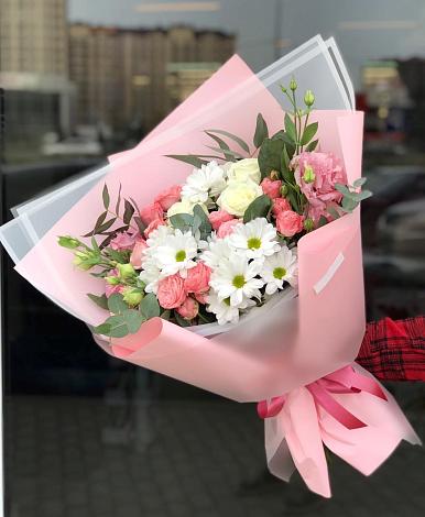 Букет цветов из: Розы, Лизиантусы и Хризантемы в Попутная